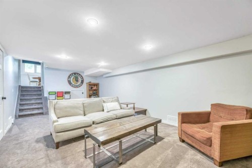 233 Thornbriar Green, Strathmore, AB - Indoor Photo Showing Living Room