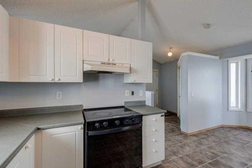 2142 Country Hills Circle Nw, Calgary, AB - Indoor Photo Showing Kitchen