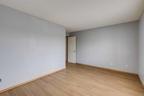 2142 Country Hills Circle Nw, Calgary, AB - Indoor Photo Showing Other Room