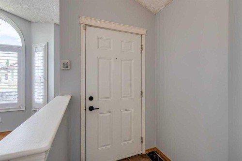 2142 Country Hills Circle Nw, Calgary, AB - Indoor Photo Showing Other Room