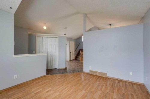 2142 Country Hills Circle Nw, Calgary, AB - Indoor Photo Showing Other Room