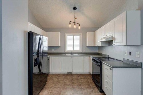 2142 Country Hills Circle Nw, Calgary, AB - Indoor Photo Showing Kitchen