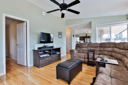 645 Lakeside Drive, Rural Vulcan County, AB - Indoor Photo Showing Living Room