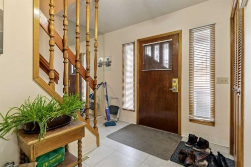 233 27 Avenue Ne, Calgary, AB - Indoor Photo Showing Other Room