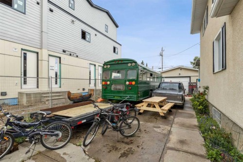 233 27 Avenue Ne, Calgary, AB - Outdoor With Exterior