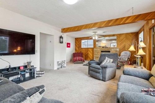 233 27 Avenue Ne, Calgary, AB - Indoor Photo Showing Other Room