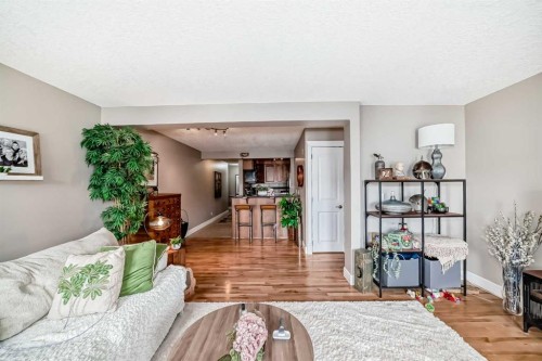 304-2010 35 Avenue Sw, Calgary, AB - Indoor Photo Showing Other Room