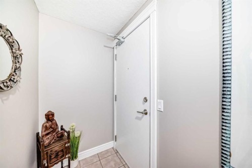 304-2010 35 Avenue Sw, Calgary, AB - Indoor Photo Showing Other Room