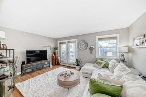 304-2010 35 Avenue Sw, Calgary, AB - Indoor Photo Showing Living Room