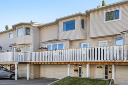 392 Killarney Glen Court SW Calgary, AB T3E 7H4