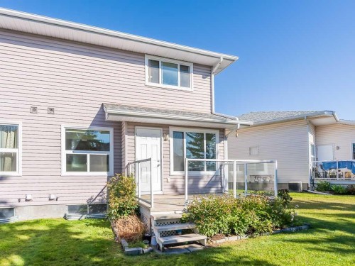 100 Catalina Circle Ne, Calgary, AB - Outdoor