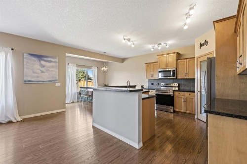 114 Everglen Crescent Sw, Calgary, AB - Indoor Photo Showing Kitchen