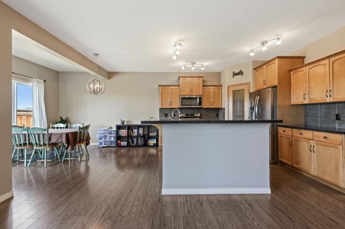 114 Everglen Crescent Sw, Calgary, AB - Indoor Photo Showing Kitchen