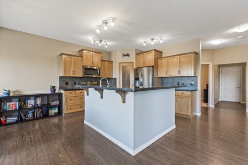 114 Everglen Crescent Sw, Calgary, AB - Indoor Photo Showing Kitchen