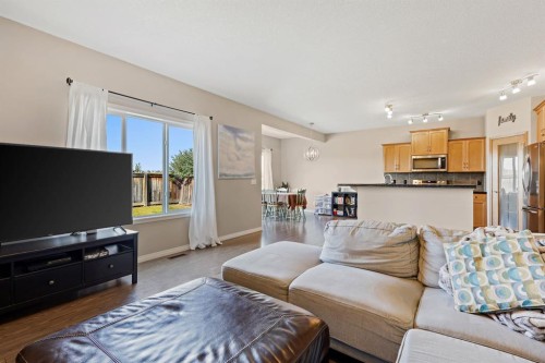 114 Everglen Crescent Sw, Calgary, AB - Indoor Photo Showing Living Room