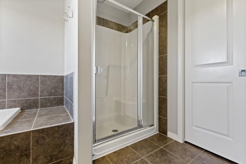 114 Everglen Crescent Sw, Calgary, AB - Indoor Photo Showing Bathroom