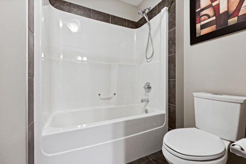 114 Everglen Crescent Sw, Calgary, AB - Indoor Photo Showing Bathroom