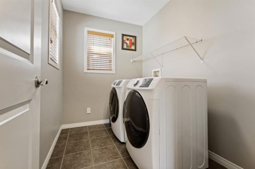 114 Everglen Crescent Sw, Calgary, AB - Indoor Photo Showing Laundry Room