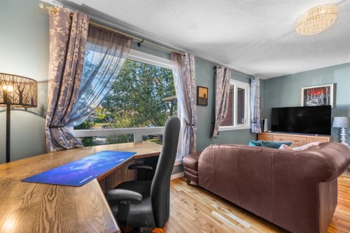 62 Fonda Crescent Se, Calgary, AB - Indoor Photo Showing Living Room