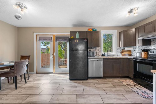 62 Fonda Crescent Se, Calgary, AB - Indoor Photo Showing Kitchen
