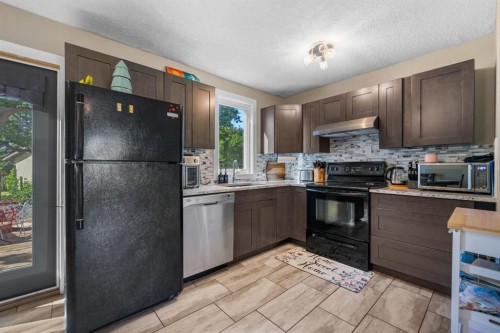 62 Fonda Crescent Se, Calgary, AB - Indoor Photo Showing Kitchen