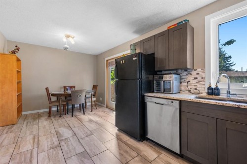 62 Fonda Crescent Se, Calgary, AB - Indoor Photo Showing Kitchen