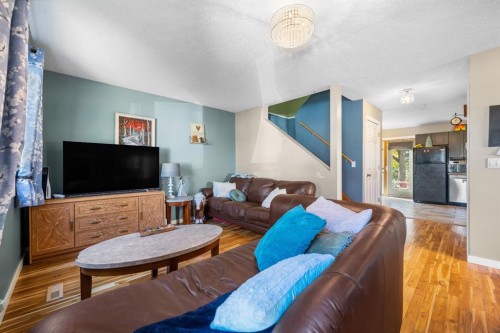 62 Fonda Crescent Se, Calgary, AB - Indoor Photo Showing Living Room