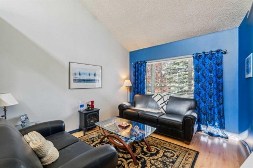 142 Elizabeth Way Se, Airdrie, AB - Indoor Photo Showing Living Room