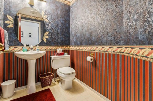 142 Elizabeth Way Se, Airdrie, AB - Indoor Photo Showing Bathroom