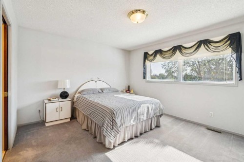 142 Elizabeth Way Se, Airdrie, AB - Indoor Photo Showing Bedroom