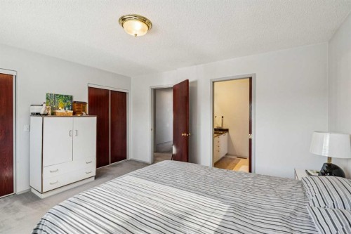 142 Elizabeth Way Se, Airdrie, AB - Indoor Photo Showing Bedroom