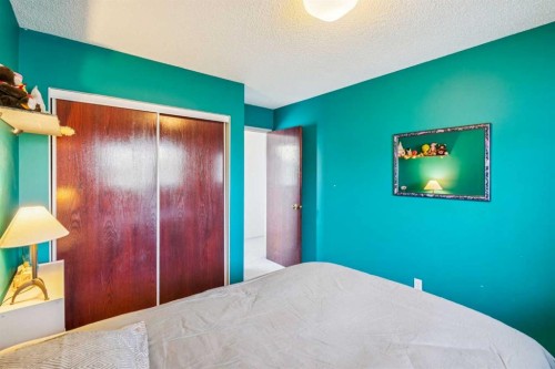 142 Elizabeth Way Se, Airdrie, AB - Indoor Photo Showing Bedroom