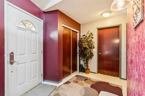 142 Elizabeth Way Se, Airdrie, AB - Indoor Photo Showing Other Room