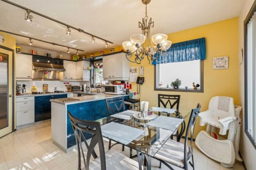 142 Elizabeth Way Se, Airdrie, AB - Indoor Photo Showing Dining Room