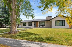 6432 Laurentian Way SW Calgary, AB T3E 5N1