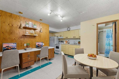 4207 Brisebois Drive Nw, Calgary, AB - Indoor