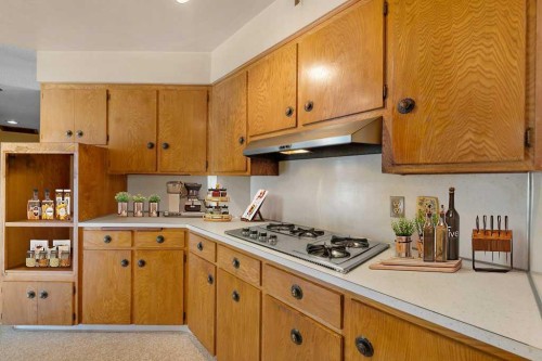 4207 Brisebois Drive Nw, Calgary, AB - Indoor Photo Showing Kitchen