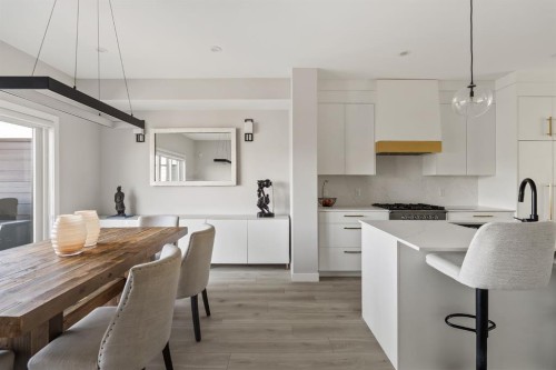 3048 85 Street Sw, Calgary, AB - Indoor