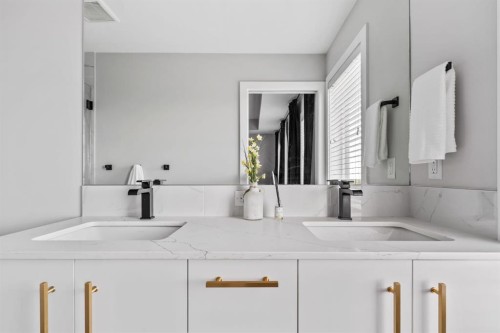 3048 85 Street Sw, Calgary, AB - Indoor Photo Showing Laundry Room