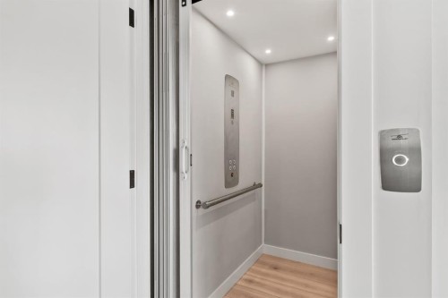 3048 85 Street Sw, Calgary, AB - Indoor Photo Showing Other Room