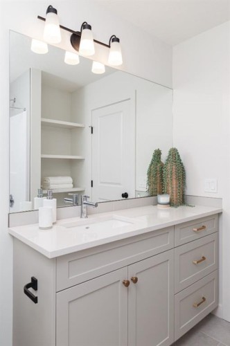 47 Sundown Crescent, Cochrane, AB - Indoor Photo Showing Bathroom