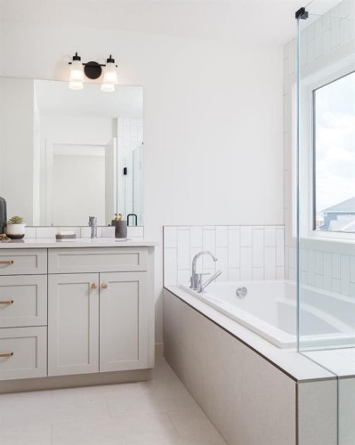 47 Sundown Crescent, Cochrane, AB - Indoor Photo Showing Bathroom