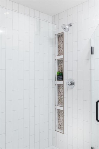 47 Sundown Crescent, Cochrane, AB - Indoor Photo Showing Bathroom