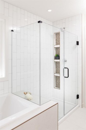 47 Sundown Crescent, Cochrane, AB - Indoor Photo Showing Bathroom