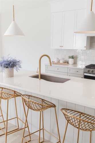 47 Sundown Crescent, Cochrane, AB - Indoor Photo Showing Kitchen