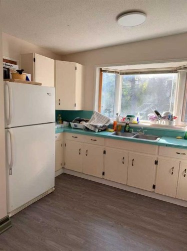 3727 Valdes Place Nw, Calgary, AB - Indoor Photo Showing Kitchen With Double Sink