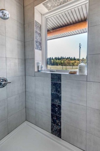 32101 Range Road 50, Rural Mountain View County, AB - Indoor Photo Showing Bathroom