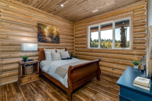 32101 Range Road 50, Rural Mountain View County, AB - Indoor Photo Showing Bedroom