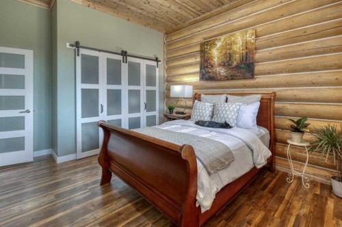 32101 Range Road 50, Rural Mountain View County, AB - Indoor Photo Showing Bedroom