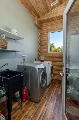 32101 Range Road 50, Rural Mountain View County, AB - Indoor Photo Showing Laundry Room